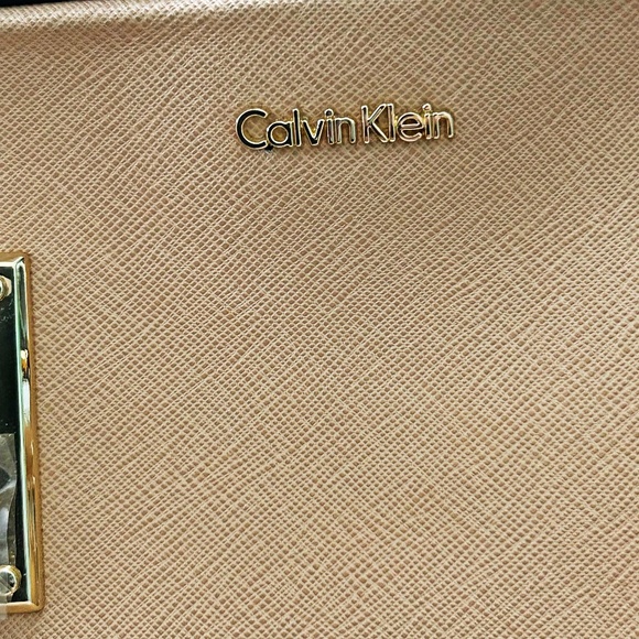 SATCHEL, CALVIN KLEIN IN SAFFIANO LEATHER, CREAM, TWO HANDLES & SHOULDER STRAP, - Picture 2 of 16